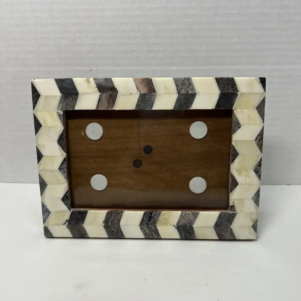 Grey Mosaic Chevron Zig Zag Stripe Wood 4x6 Photo Frame Picture Portrait 7x5.5